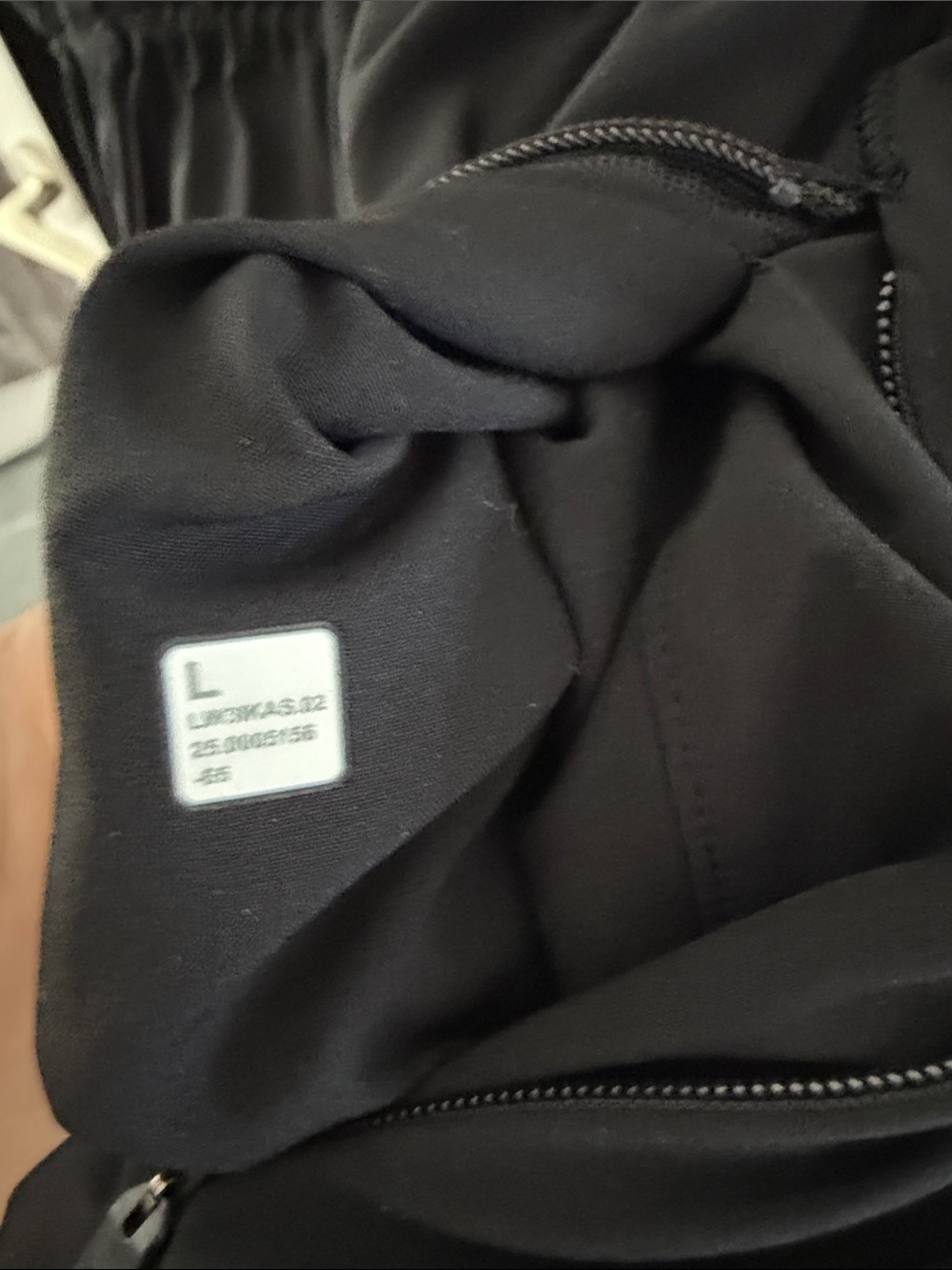 Lululemon Women’s Black Full-Zip Lightweight Jacket - Picture 3 of 3